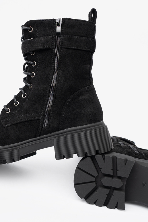 čierna topánky s prackami i šnurovaniem