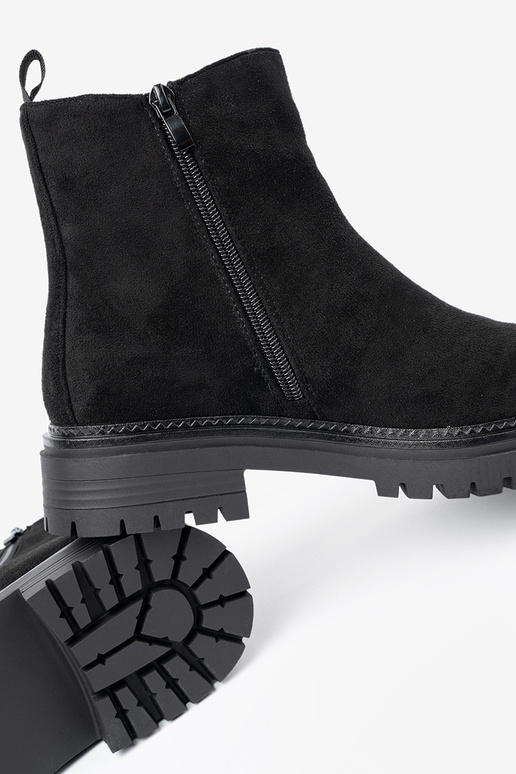 Klasický model čierna čižmy na hrubej podrážke