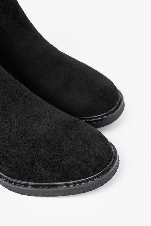 čierna čižmy s prackami na stabilnej päte