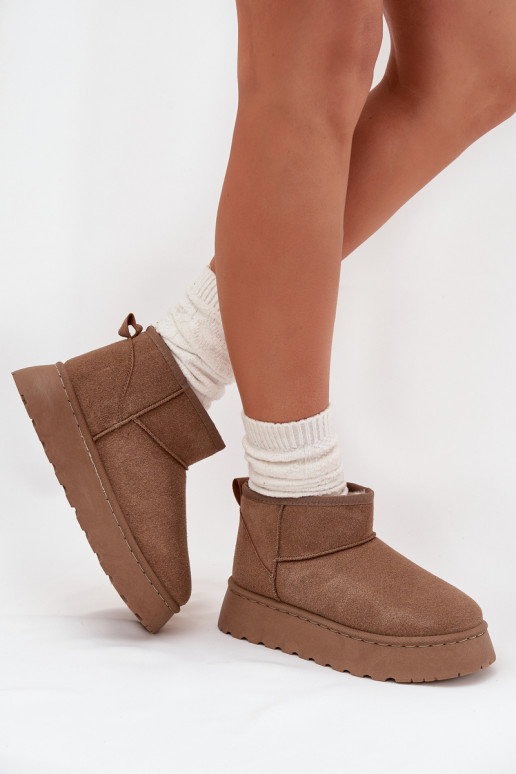 Čierne a biele športové topánky s lesklými striebornými detailmi