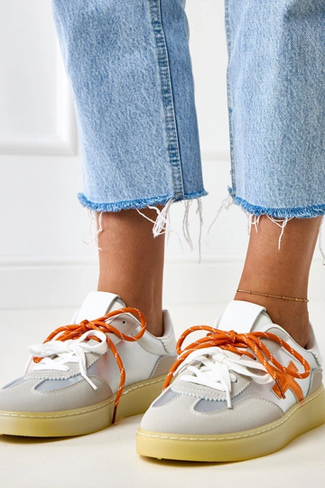 Strieborné športové topánky...