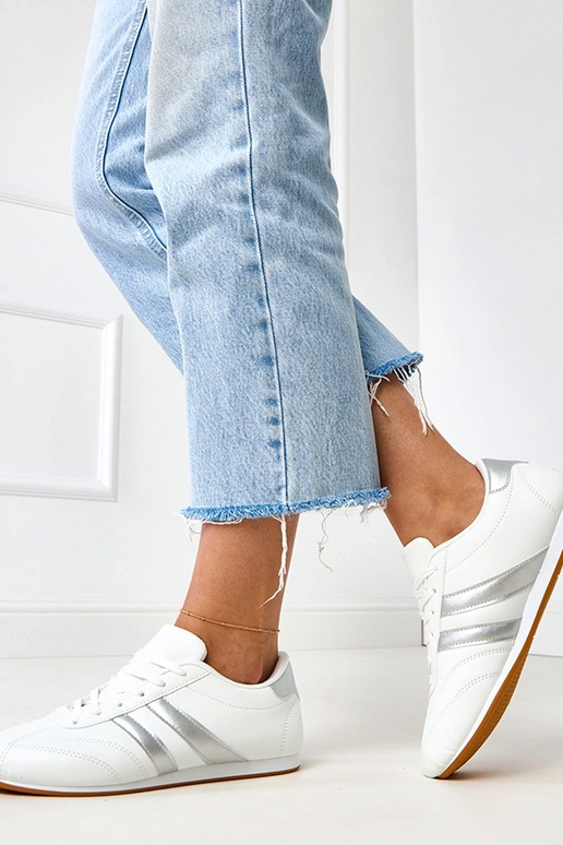 Biele teniskové topánky so...