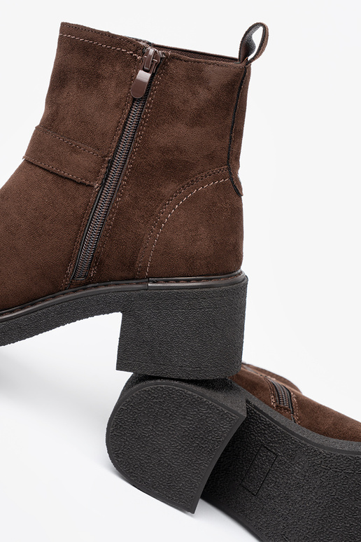 Štýlový Hnedá farba čižmy na stabilnej päte