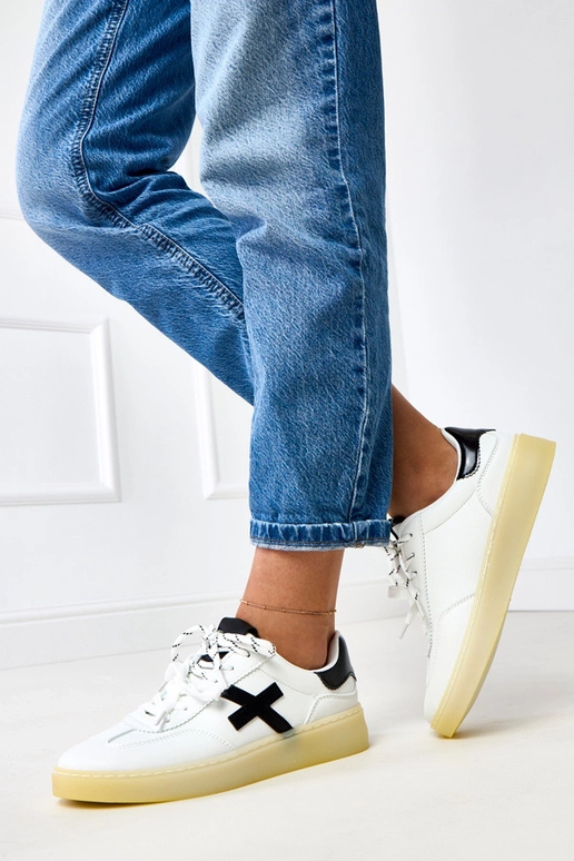 Biele tenisky na platforme s čiernym...