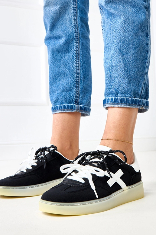 Čierne tenisky na platforme s bielym...