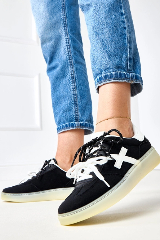 Čierne tenisky na platforme s bielym...