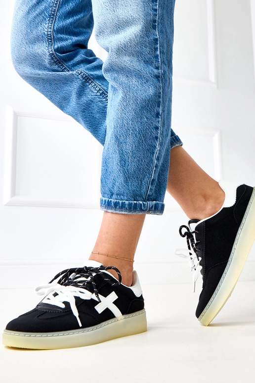 Čierne tenisky na platforme s bielym...