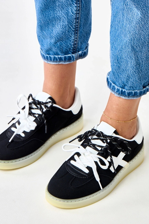 Čierne tenisky na platforme s bielym...