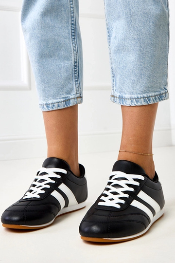 Čierne tenisové typy...