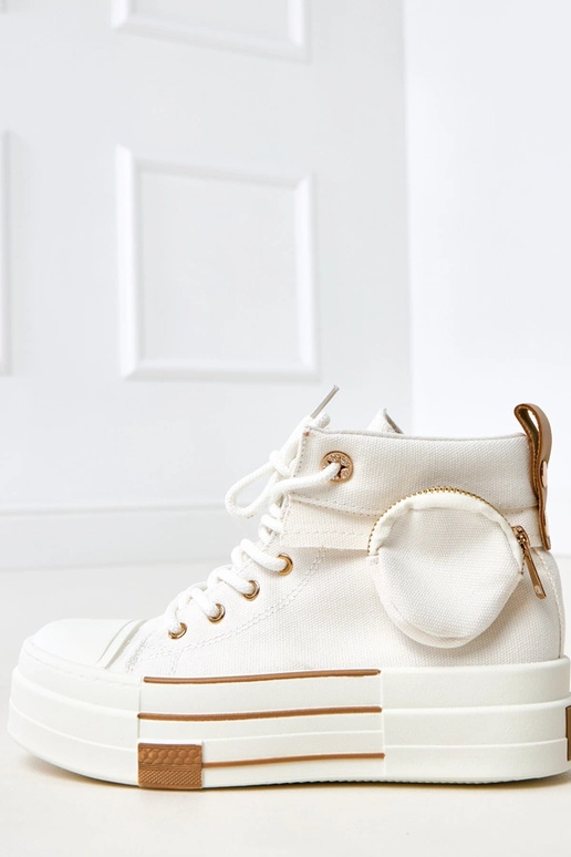 Biele vysoké športové topánky na...