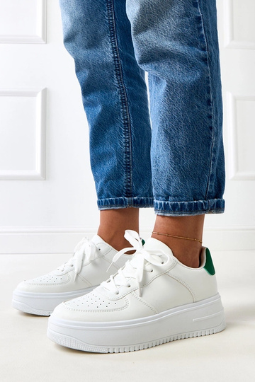 Biele športové topánky s...