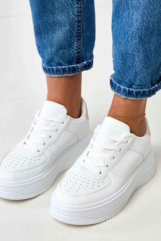 Biele športové topánky s platformou a...