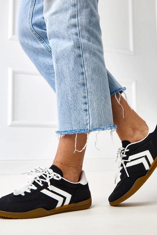 Čierne športové topánky na volejbal s...