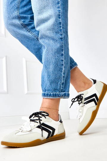 Biele športové topánky na... 2