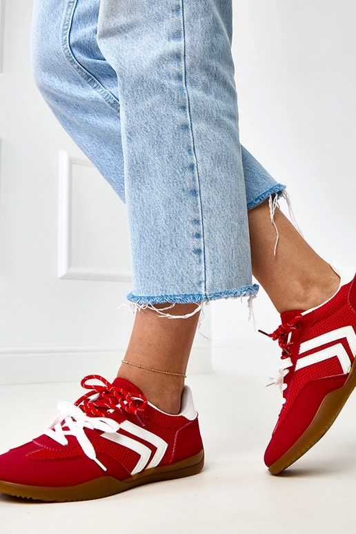 Červené športové topánky na volejbal...