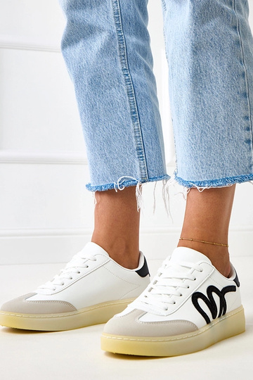 Biele športové topánky s...