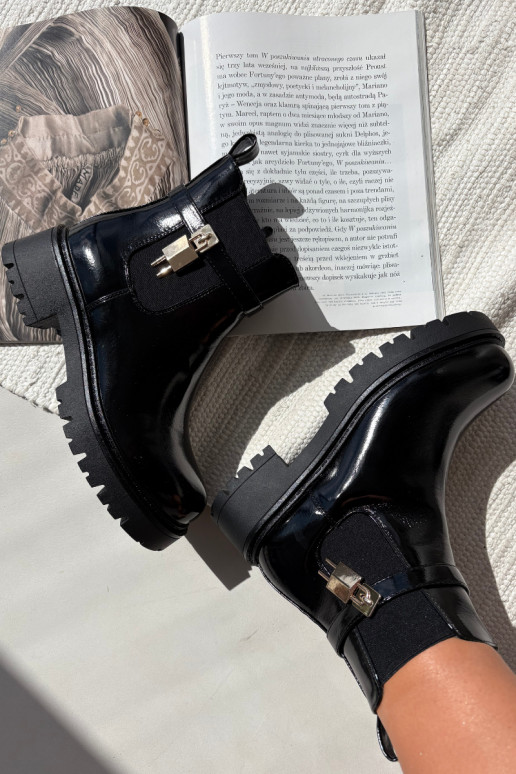 s lakovým efektom štýlové čižmy zahriať sa Ze zlatej farbym Detalem čierna Talyra