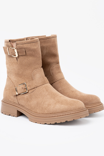 karamelové farby čižmy z ozdobnymi zlatámi klamrami