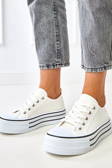 Biele platformové topánky...