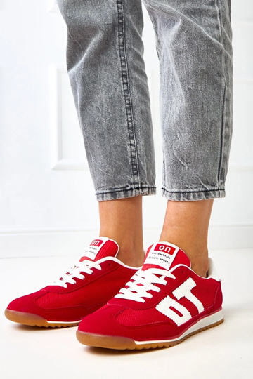 Červené športové tenisky s...