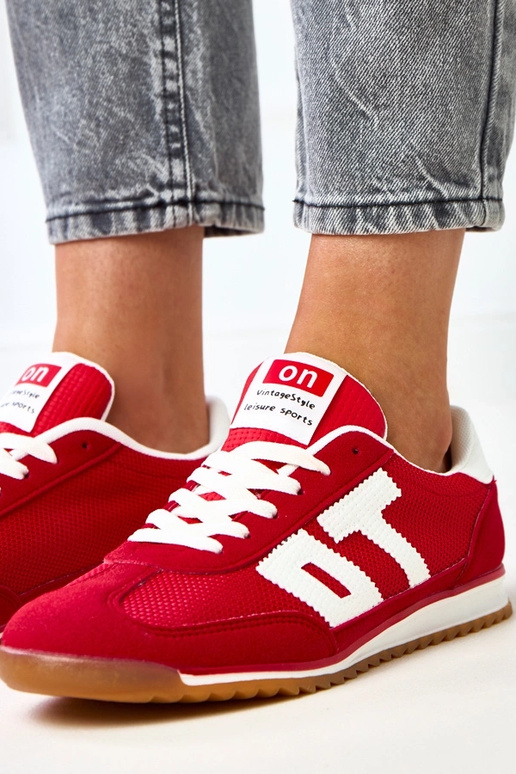 Červené športové tenisky s bielymi...