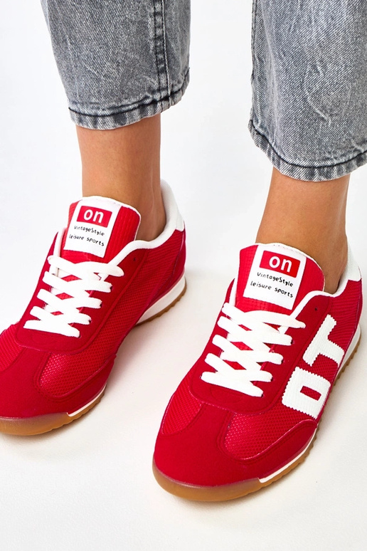 Červené športové tenisky s bielymi...