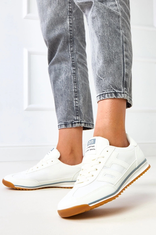 Biele športové tenisky so sivými...