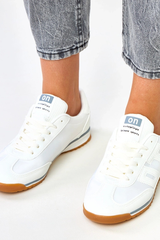 Biele športové tenisky so sivými...