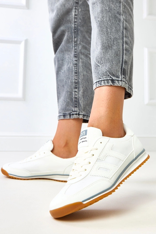 Biele športové tenisky so sivými...