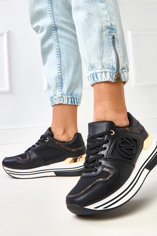 Čierne tenisky na platforme so zlatým...