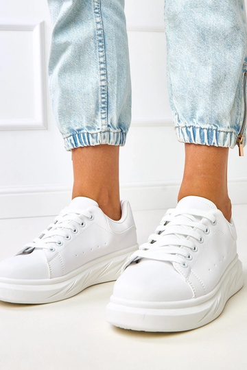 Biele tenisky na platforme...