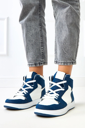 Vysoké tenisky nad členkom...