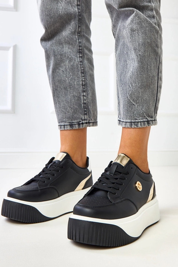 Čierne športové tenisky na...