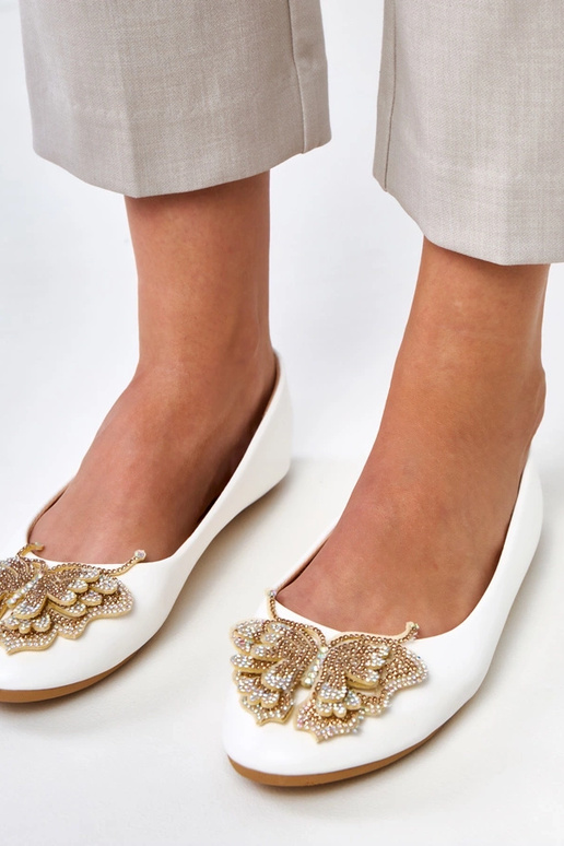 Biele baleríny s dekoratívnym...