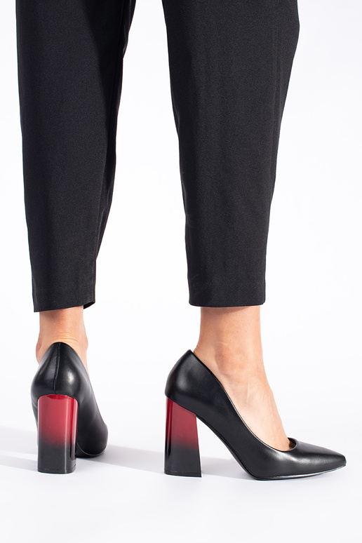 čierna Vysoké opätky na vysokej tyči