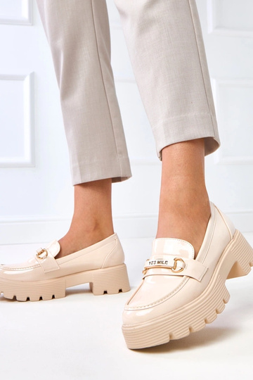 Pieskové lakované mokasíny...