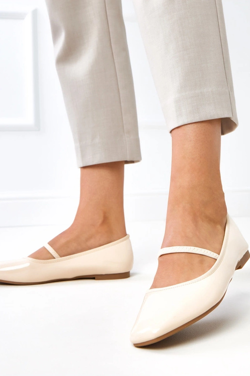 Pieskové lakované baleríny s gumičkou... Pieskové lakované baleríny s gumičkou...