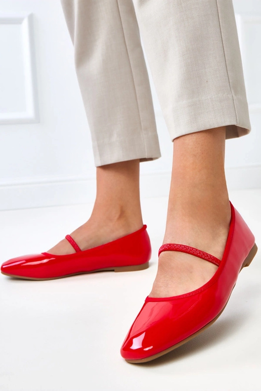 Červené lakované baleríny s gumičkou...