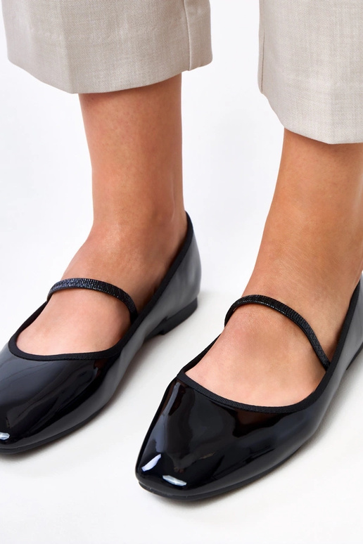 Čierne lakované baleríny s gumičkou... Čierne lakované baleríny s gumičkou...