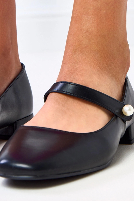 Čierne nízke topánky s dekoratívnou...