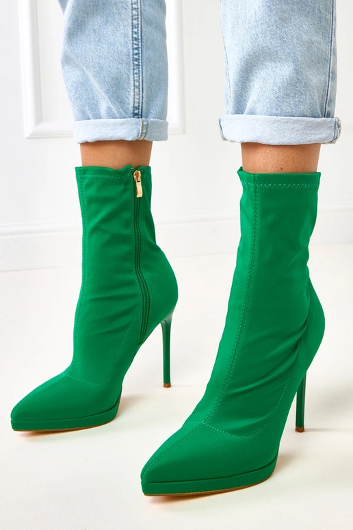 Zelené saténové čižmy na vysokom...