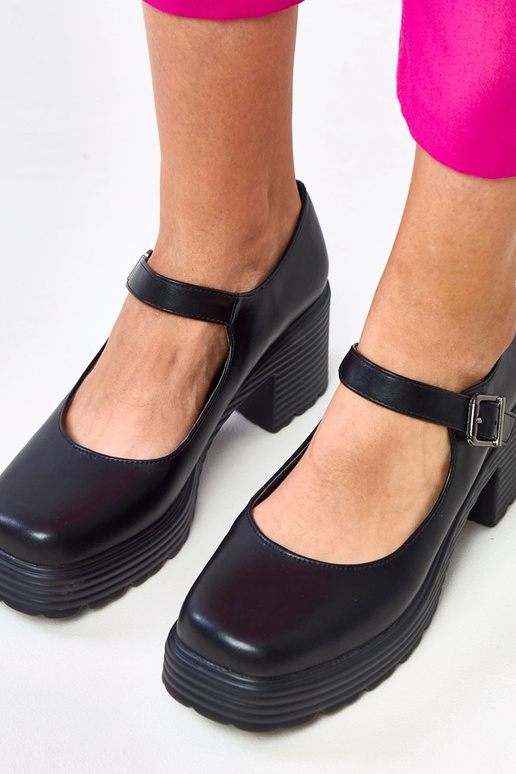 Čierne poltopánky s podpätkom a...