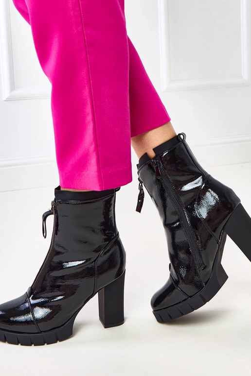 Čierne lakované členkové topánky na...