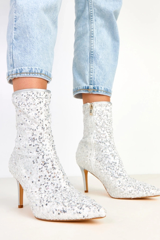 Strieborné čižmy s lesklou ozdobou na...