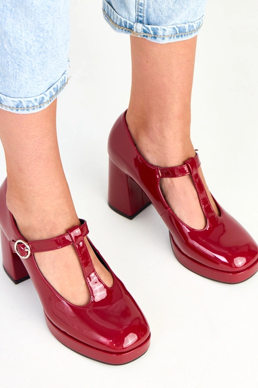 Bordové poltopánky na stĺpiku so...