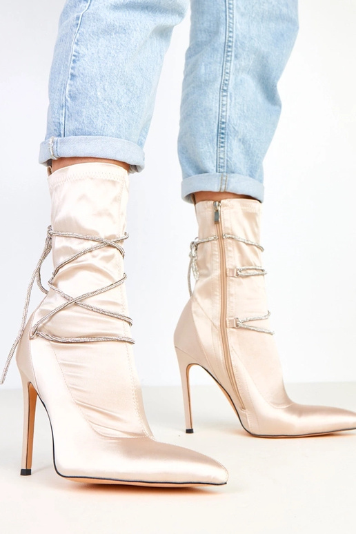 Šampanské saténové čižmy na podpätku...