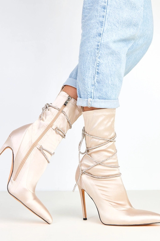 Šampanské saténové čižmy na podpätku...