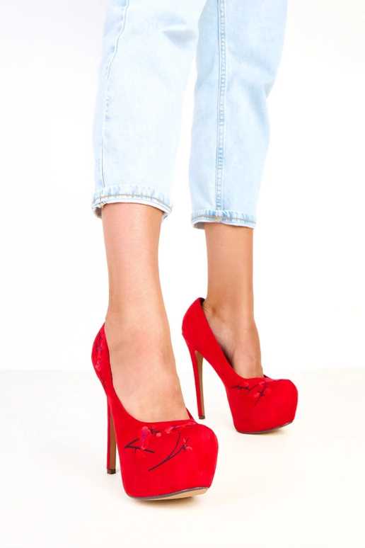 Červené lodičky na platforme zdobené... Červené lodičky na platforme zdobené...