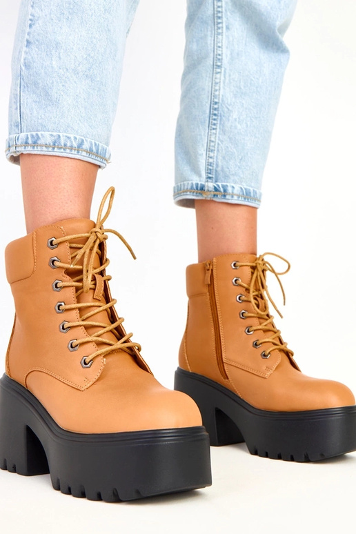 Hnedé čižmy na masívnom podpätku a...