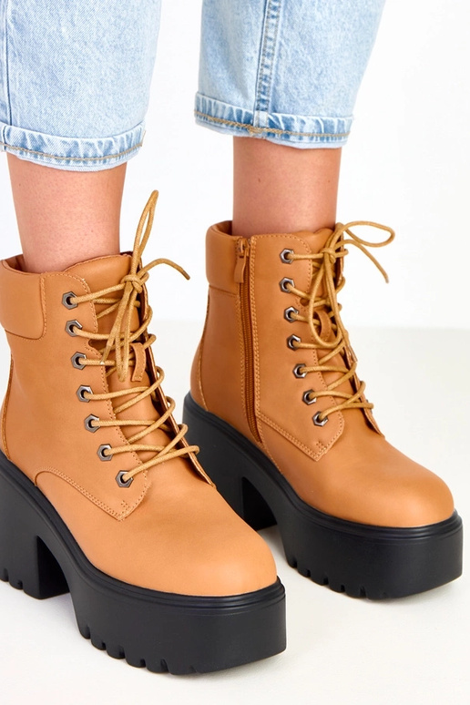 Hnedé čižmy na masívnom podpätku a...